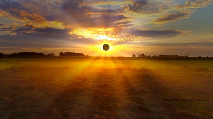 Il viaggio della vita. Destinazione: eclissi solare ibrida