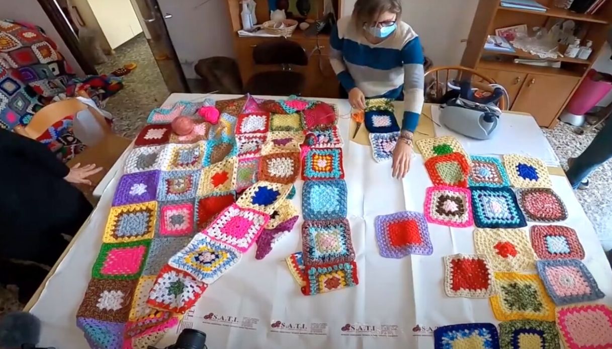 Ostuni, 50 nonne a lavoro per realizzare il villaggio di Natale fatto a mano