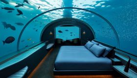 Puoi dormire sotto l’acqua, insieme ai pesci, in una stanza in fondo al mare