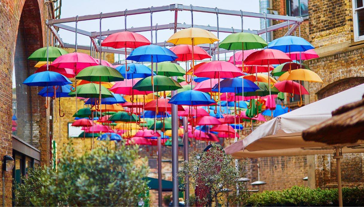 Ombrelli colorati a Londra