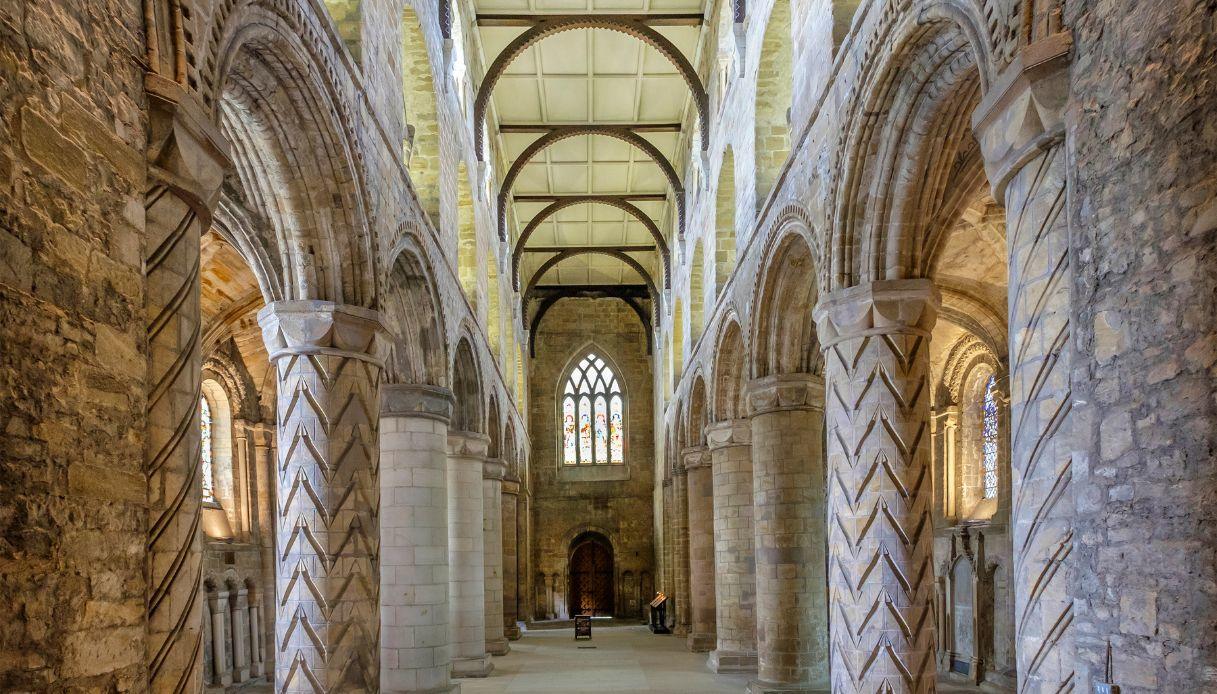 Una veduta interna dell'abbazia di Dumferline