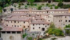 C’è un luogo del silenzio immerso nella natura toscana