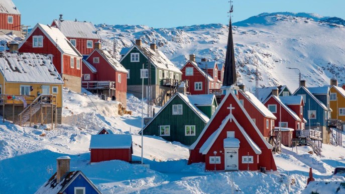 In questo remoto villaggio ogni casa ha un colore diverso. Ecco perché