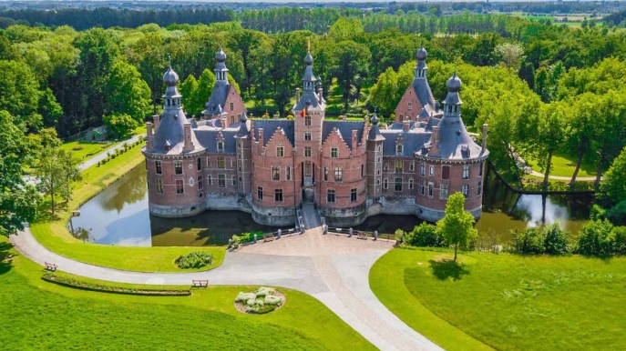 Puoi dormire in questo castello e trascorrere una notte da fiaba