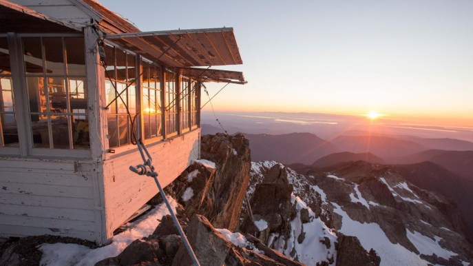 Dormire in cima al mondo: il rifugio che sfiora il cielo
