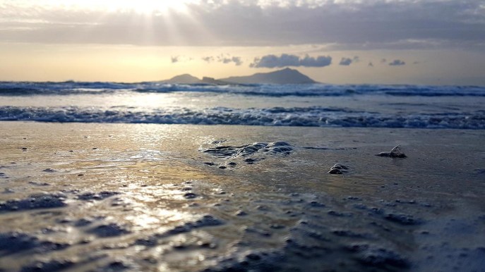 In Italia è spuntata una nuova isola sì o no? Tutta la verità