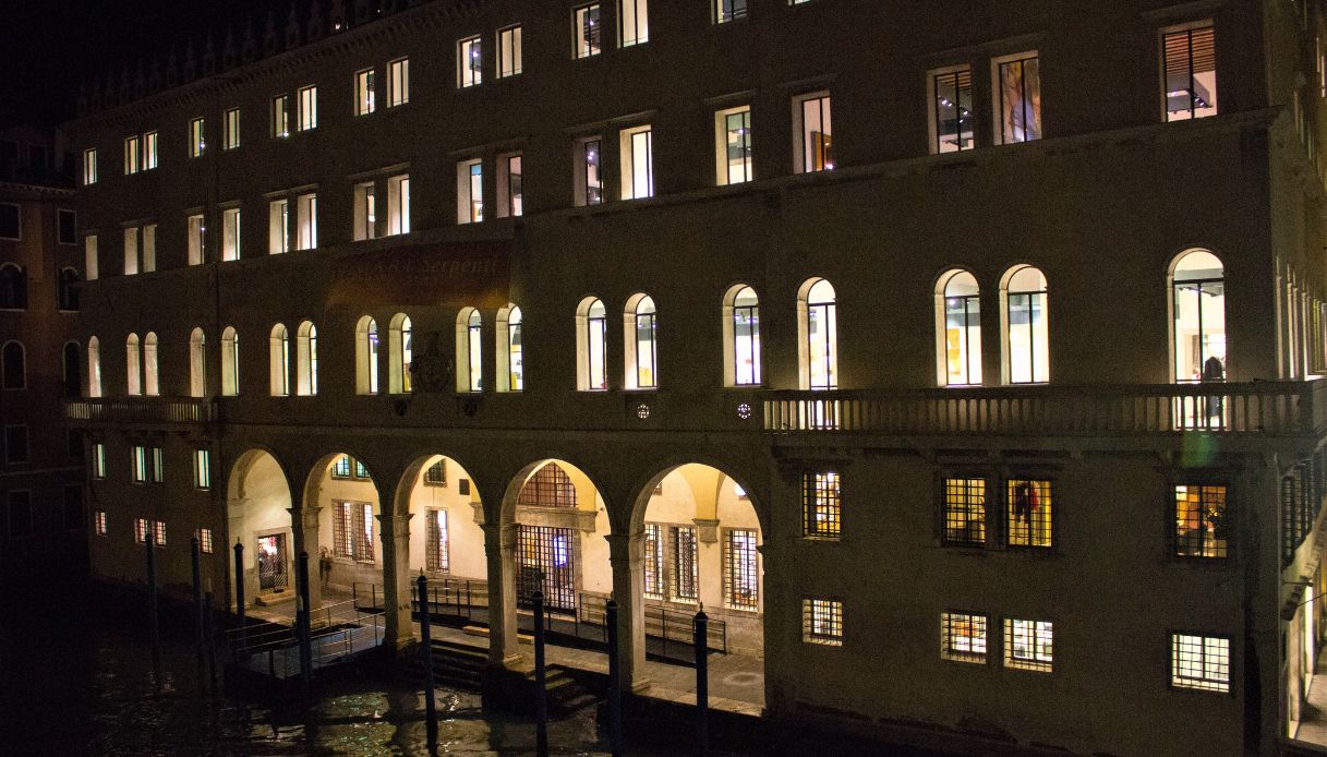 Fondaco dei Tedeschi illuminato