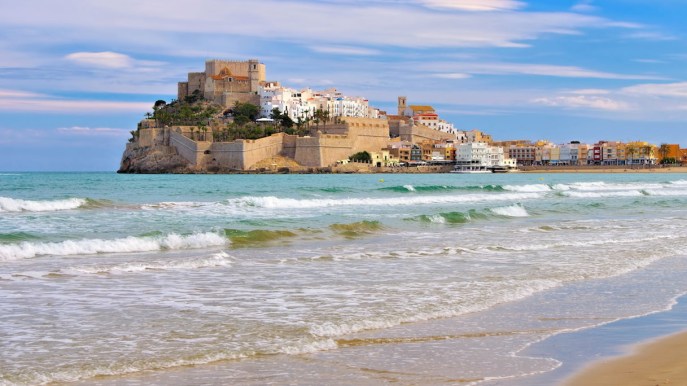 Peñíscola, la città dove le acque del Mediterraneo “sbuffano”