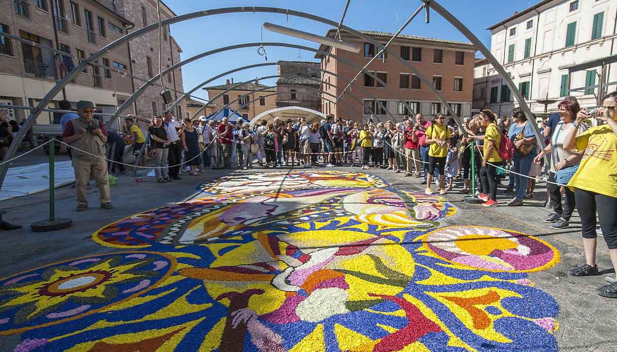 Infiorate artistiche di Spello, passate edizioni