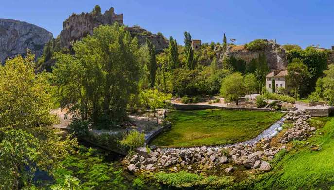 Fontaine-de-Vaucluse-villaggio-provenzale