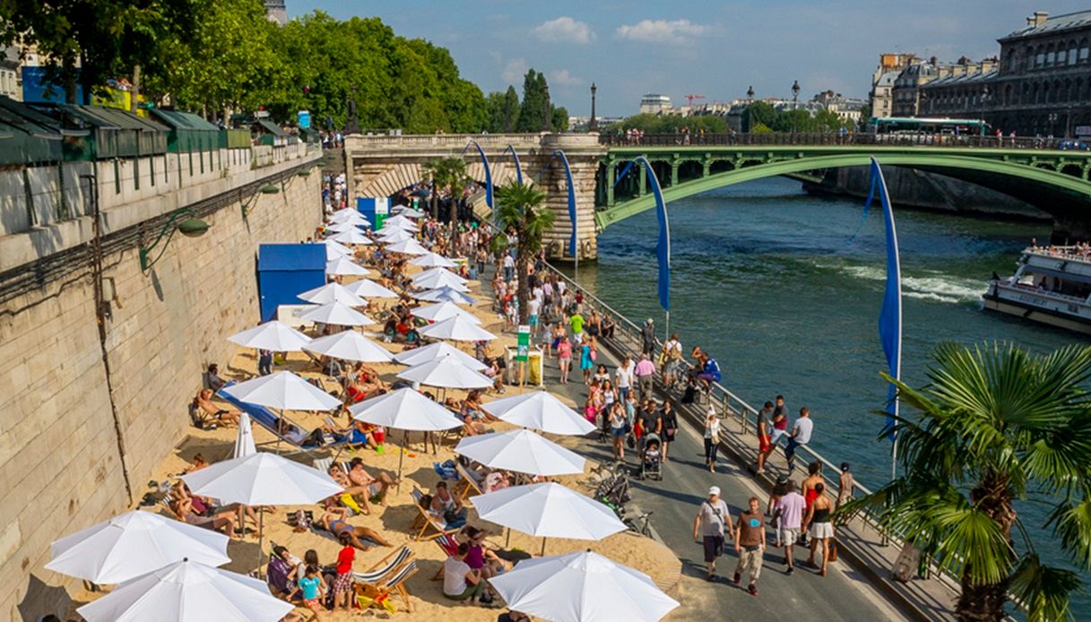 La splendida spiaggia sulla Senna nel cuore di Parigi