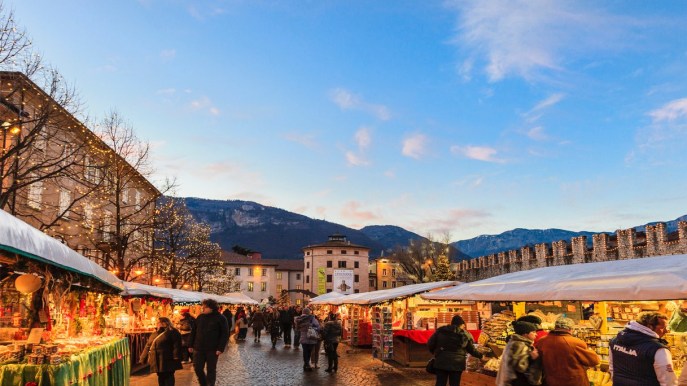 Parte un treno storico per i Mercatini di Natale del Trentino