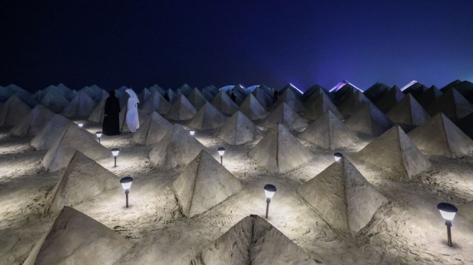 La spettacolare installazione nel deserto che si muove col vento