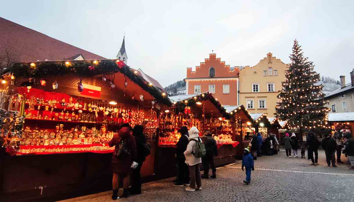 mercatini-natale-vipiteno-piazza