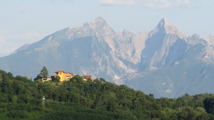 Una terrazza sulle Apuane: Fivizzano, tra castelli, storia e panorami imperdibili