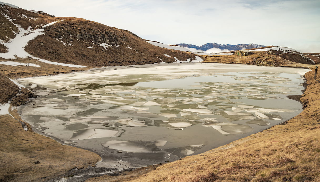 Panorama del lago Scaffaiolo in inverno