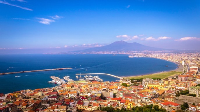 Dopo più di 50 anni, il mare di Castellamare di Stabia torna balneabile