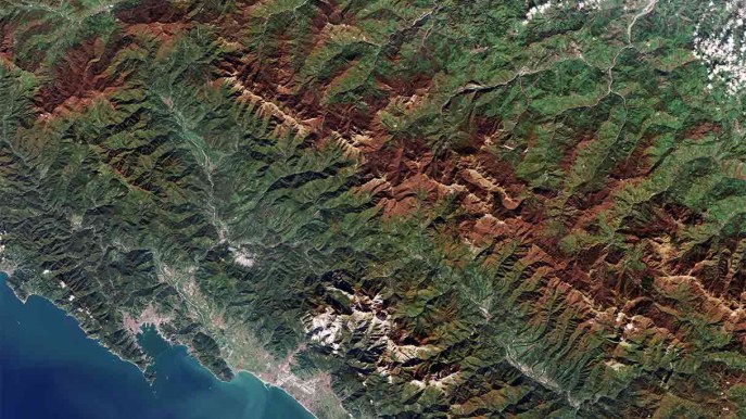L’ESA immortala dallo spazio il foliage sull’Appennino tosco-emiliano