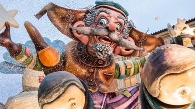 Carnevale di Mondovì, tutti gli eventi tra maschere e viaggi in mongolfiera