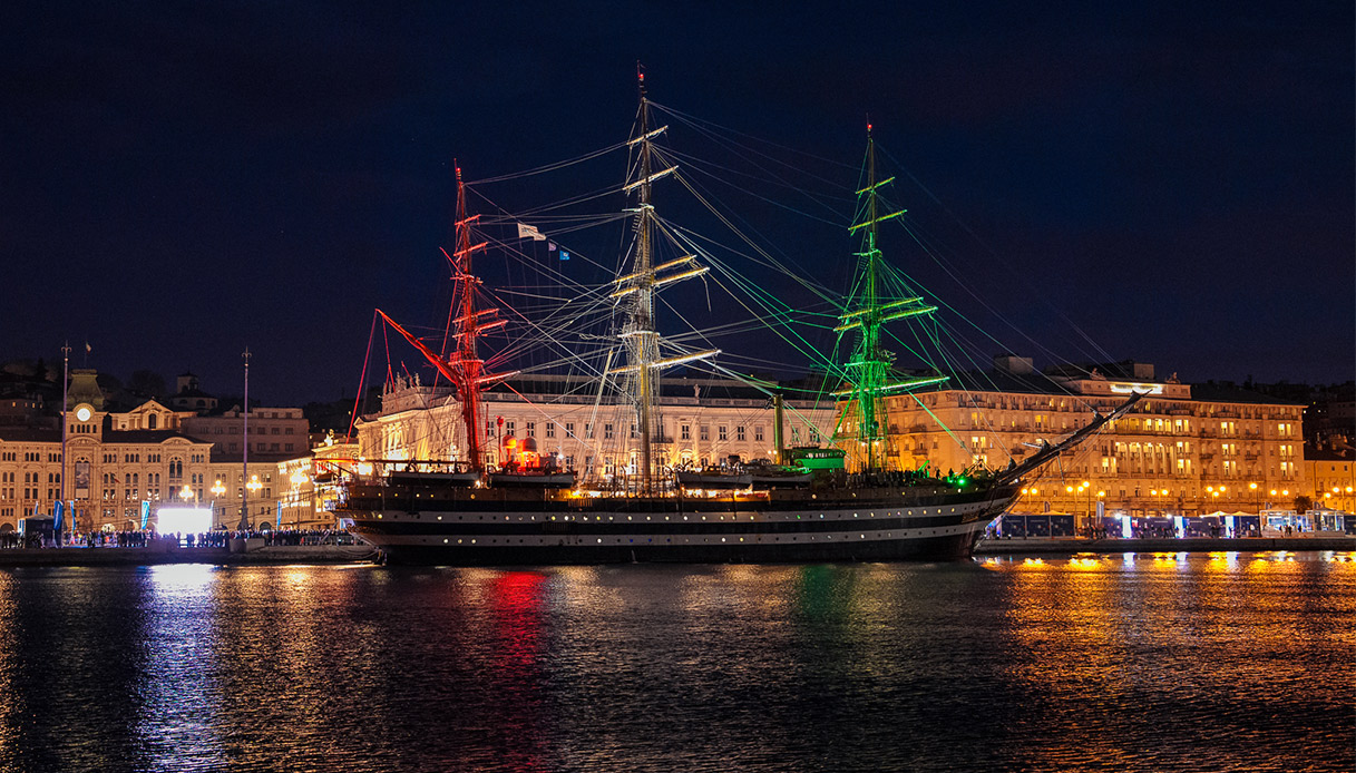 amerigo-Vespucci-Trieste-sera