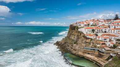 Una piscina d’acqua salata, ecco la vasca naturale di Azenhas do Mar