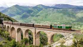 Viaggio a bordo dei treni storici, la Campania come non l’hai mai vista