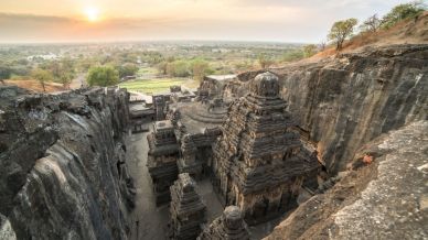 Tempio di Kailasa, un’opera monumentale scolpita nel cuore della roccia