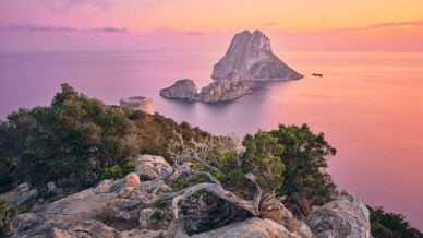 Chiuso Es Vedrà, lo spot del tramonto più famoso di Ibiza: perché