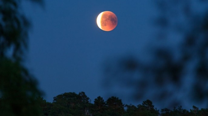 La Luna si tinge di rosso: ecco dove godersi lo spettacolo in Italia