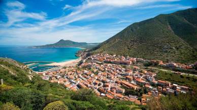 Alla scoperta di Buggerru, la Sardegna nascosta tra storia mineraria e spiagge selvagge