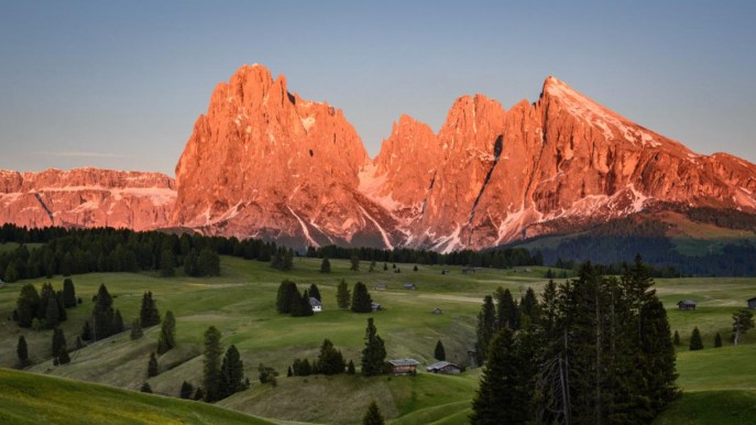 Le Dolomiti si tingono di rosa, il fenomeno finisce sulla BBC