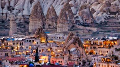 La valle incantata di Göreme, viaggio dentro la pietra e la storia