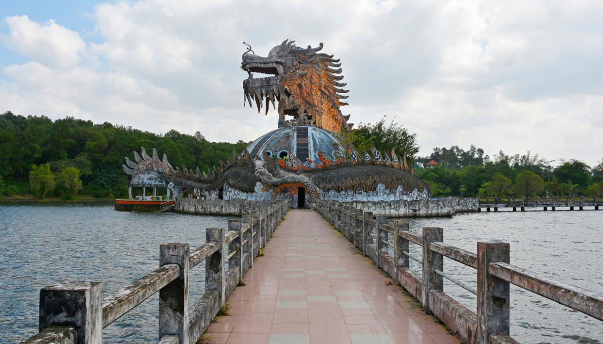 Hồ Thuỷ Tiên, Vietnam