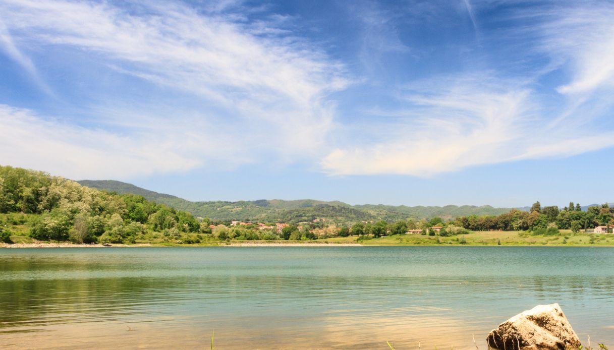 Veduta del Lago di Bilancino, Mugello, Toscana