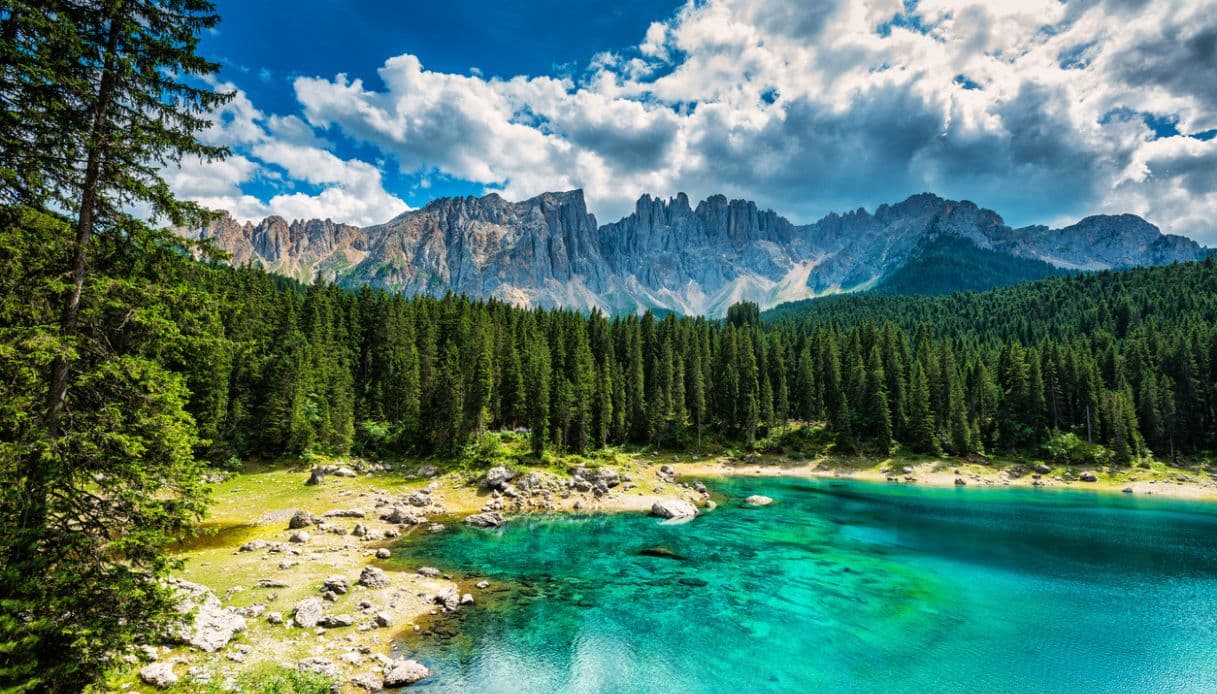 Lago di Carezza nelle Dolomiti