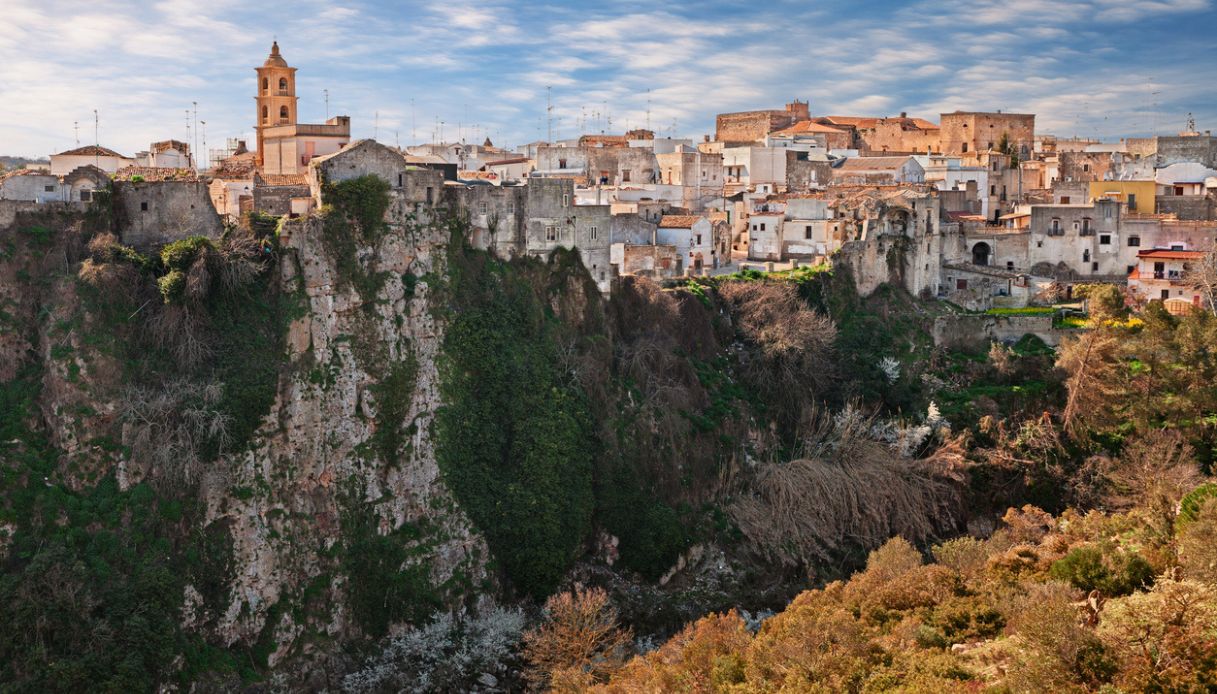 Laterza e il canyon nel parco naturale Terra delle Gravine