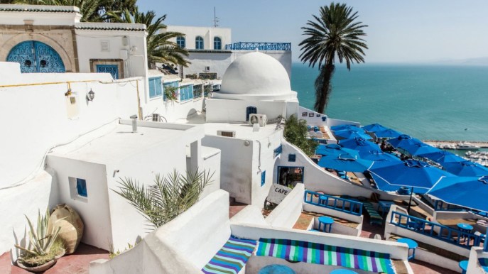 Sidi Bou Said, un angolo blu e bianco sospeso nel Mediterraneo