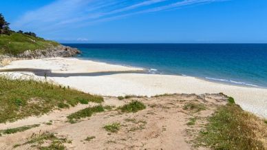La spiaggia di Tahiti, una delle più belle di Saint-Tropez, è un vero paradiso