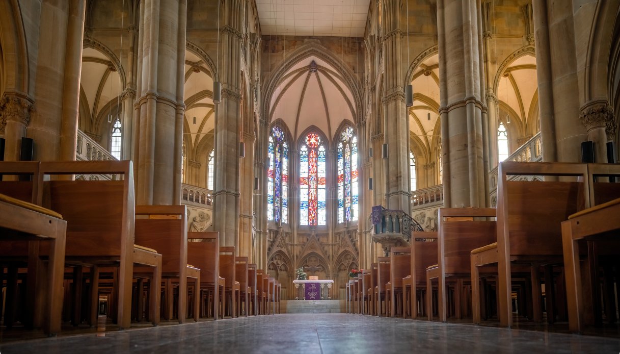Vista interna della Johanneskirche a Stoccarda