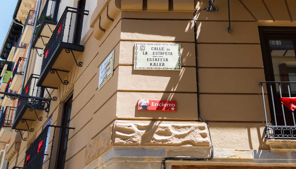 Perché Calle Estafeta di Pamplona si chiama così?