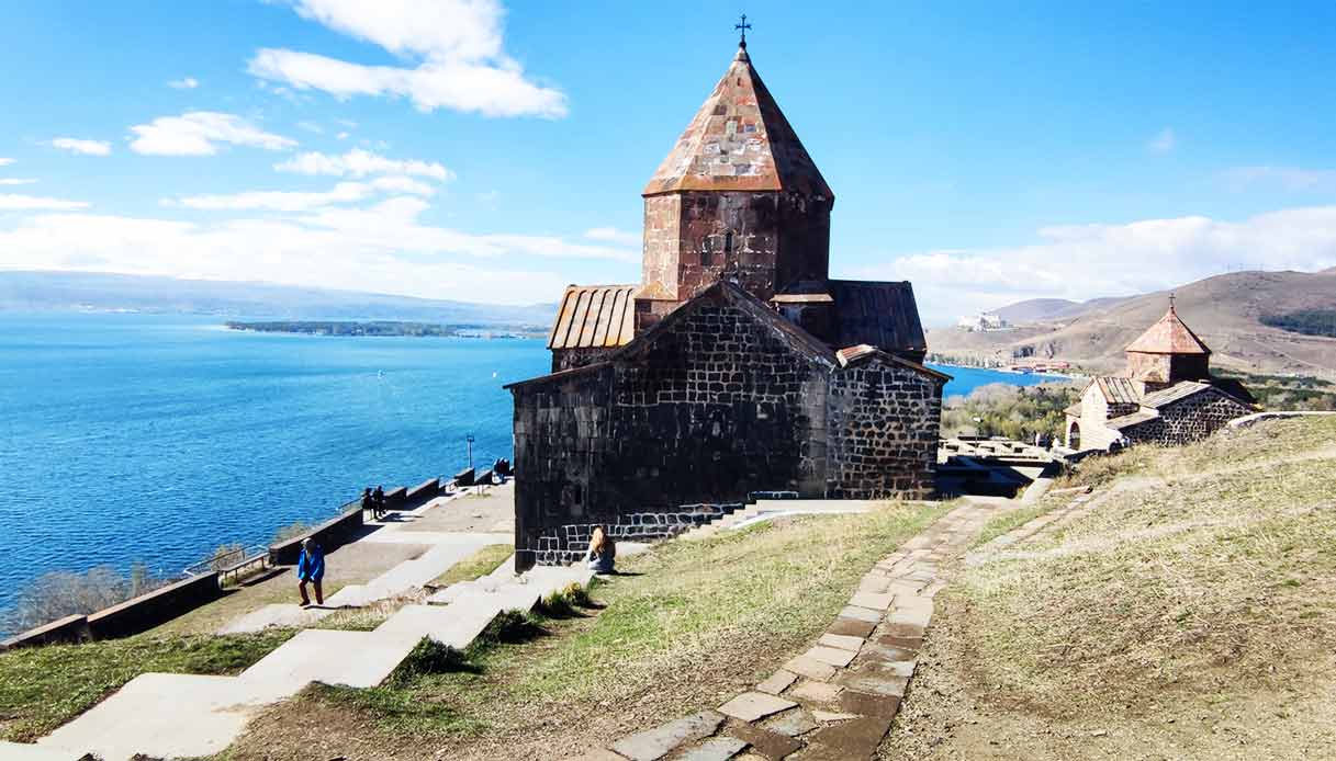 monastero-di-Sevanavank-lago-Sevan-Armenia