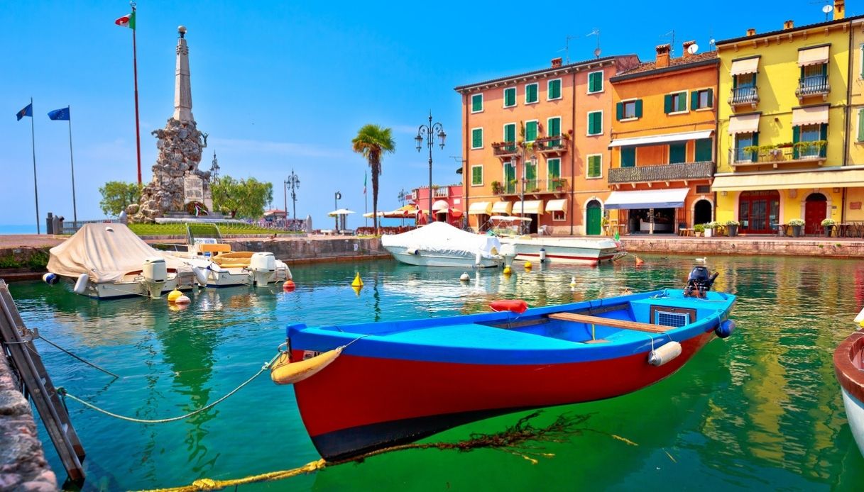 Visitare Lazise partendo dal porto
