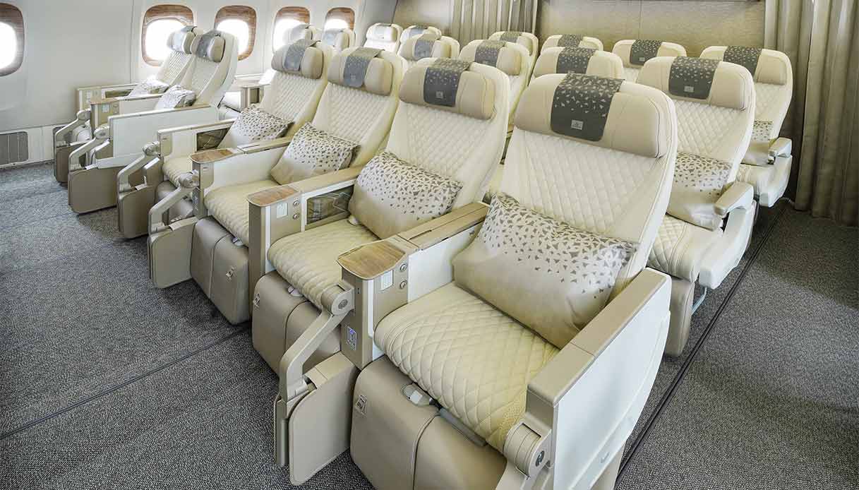 premium-economy-emirates-b777