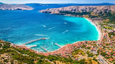 L’Isola di Krk è dove la Croazia svela il suo lato più autentico: cosa vedere e le spiagge