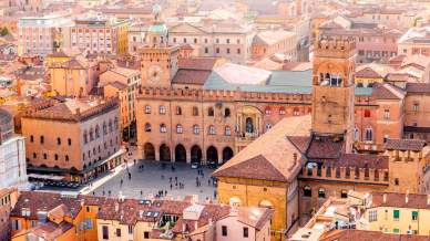 Portici, torri e pasta fresca: cosa vedere a Bologna