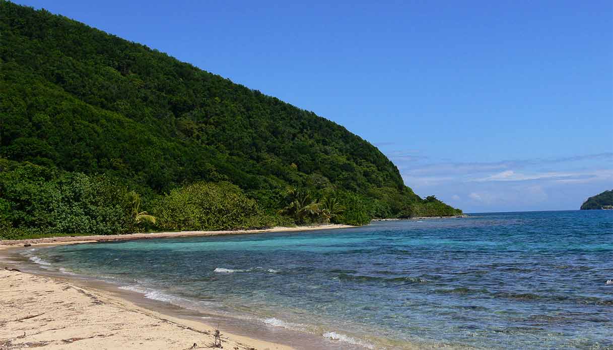 cayo-cochinos-honduras-spiaggia