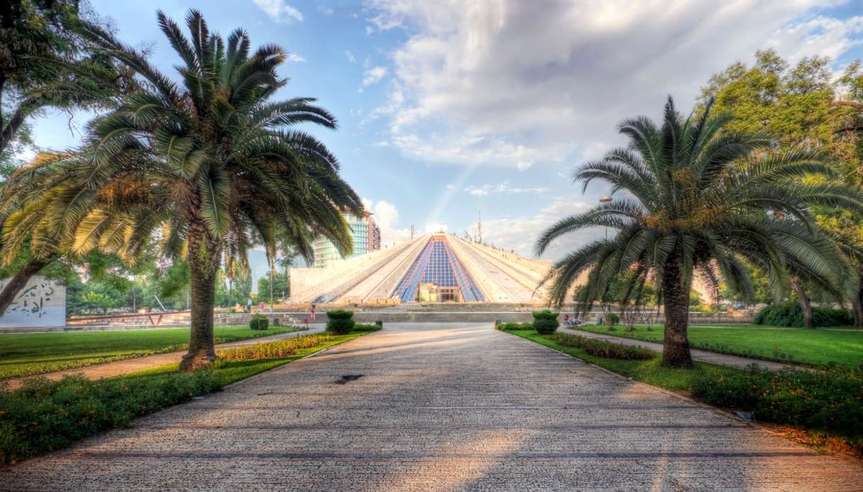 piramide di tirana