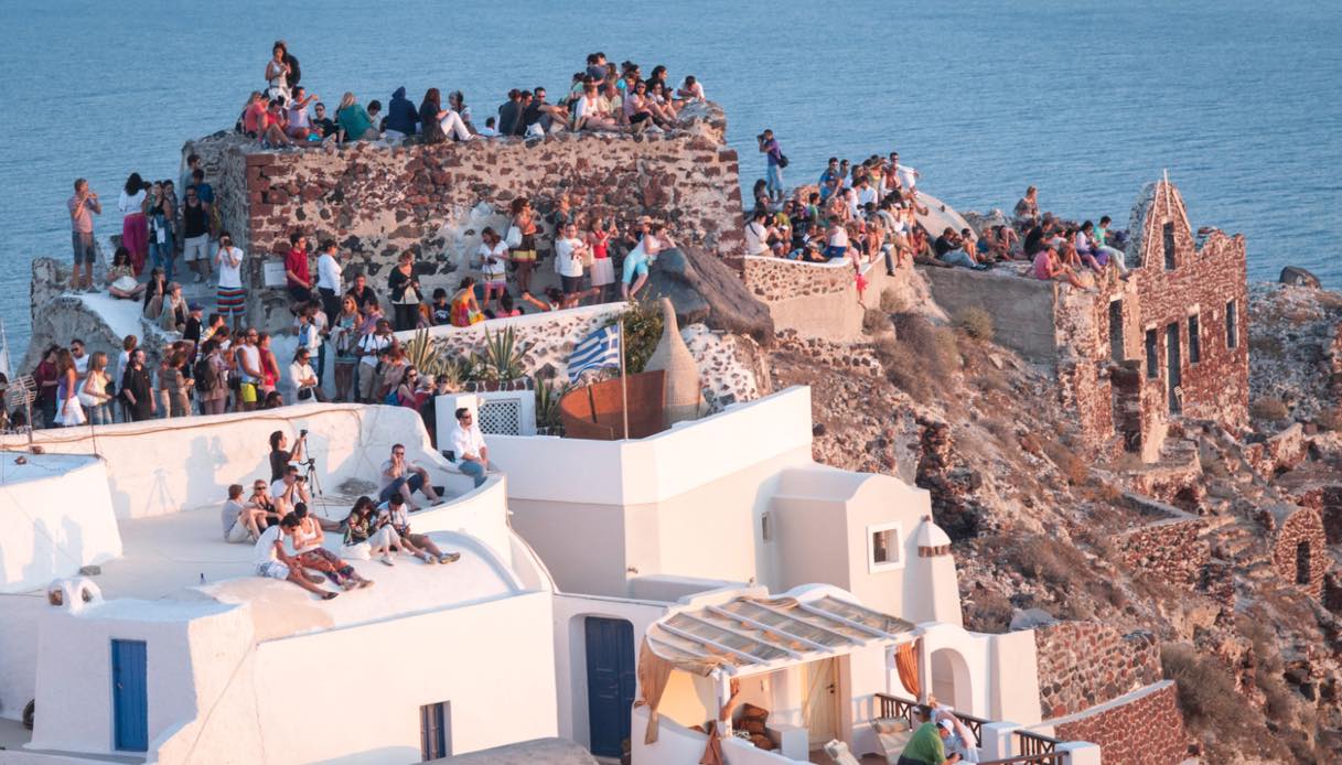 Turisti a Santorini