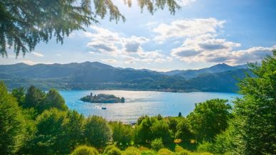 Le spiagge più belle del lago d’Orta ti faranno innamorare