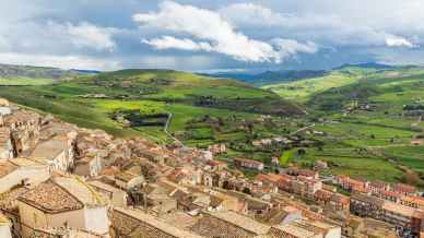 Oltre Palermo: un itinerario insolito tra le Madonie, borghi fantasma e santuari rupestri